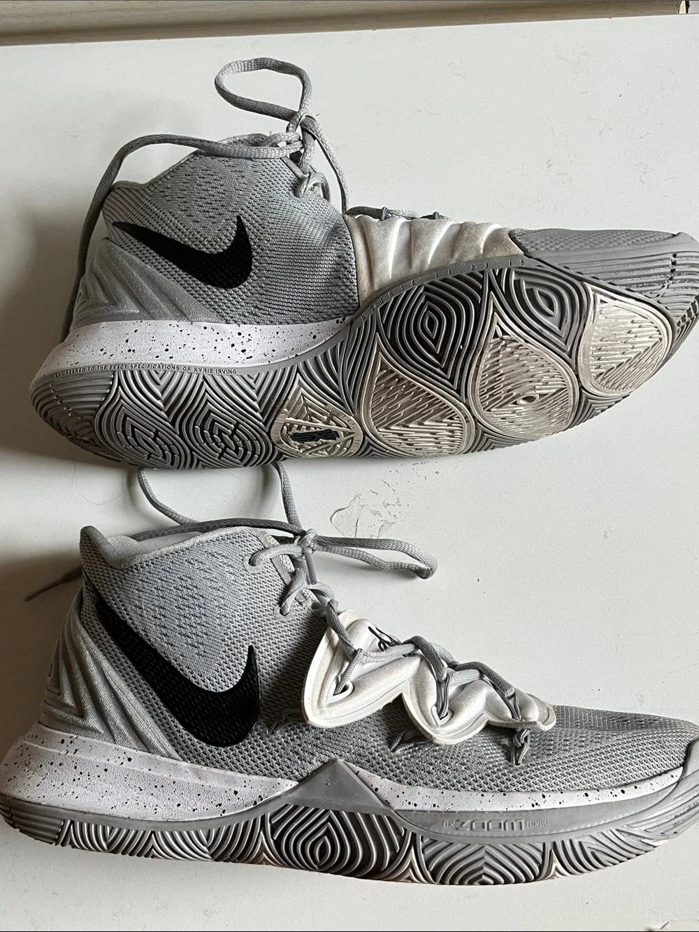 Men’s Nike Kyrie Irving TB Basketball Shoes Gray Wolf 2019 Mid Top 10.5